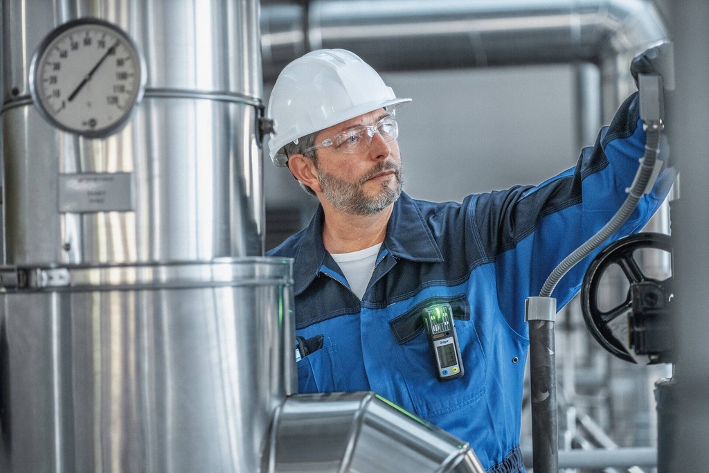 Drager X-AM 2800: LEL (SR), O2, CO, H2S, NiMH T4 Battery (4 Gas Monitor). 