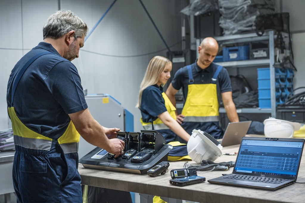 Drager X-AM 2800: LEL (SR), O2, CO, H2S, NiMH T4 Battery (4 Gas Monitor). 